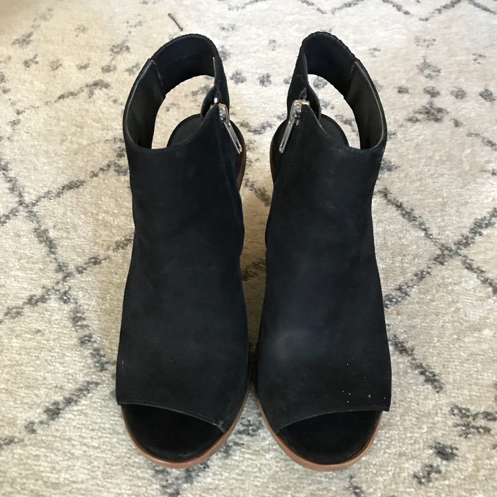 Steve Madden Black peep toe bootie